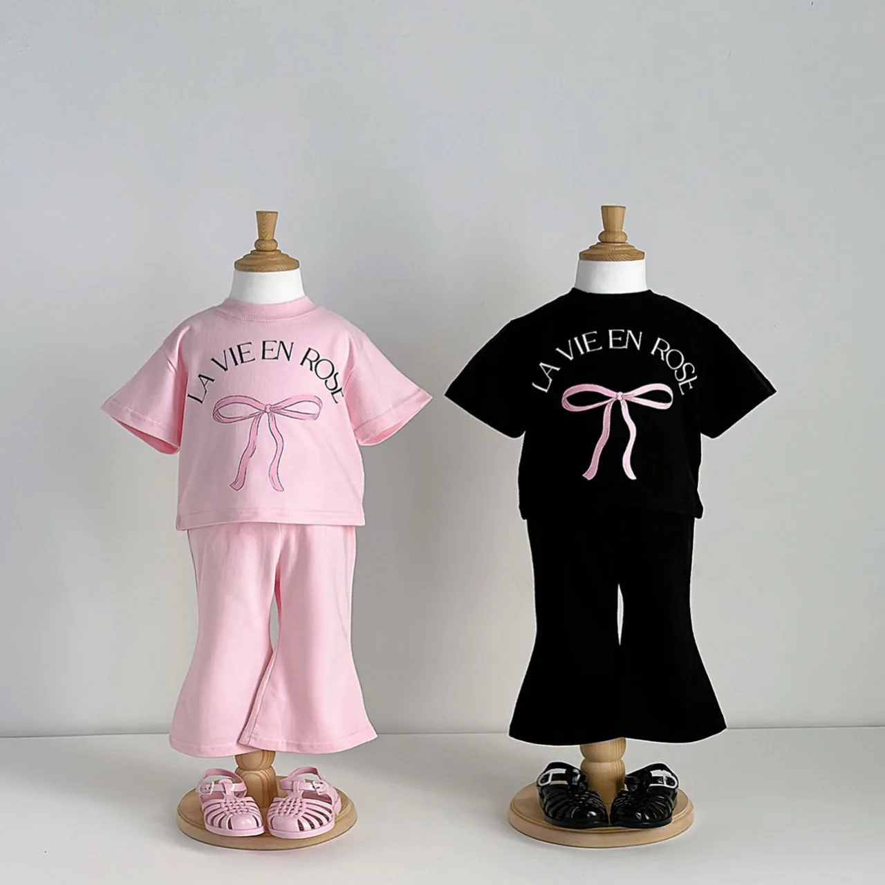 2025 Summer New Girls Short Sleeve Casual Clothes Set Children Letter Bow Print T Shirts + Pants 2pcs Suit Toddler Girl Outfits
2025 Summer New Girls Short Sleeve Casual Clothes Set Children Letter Bow Print T Shirts + Pants 2pcs Suit Toddler Girl Outfits