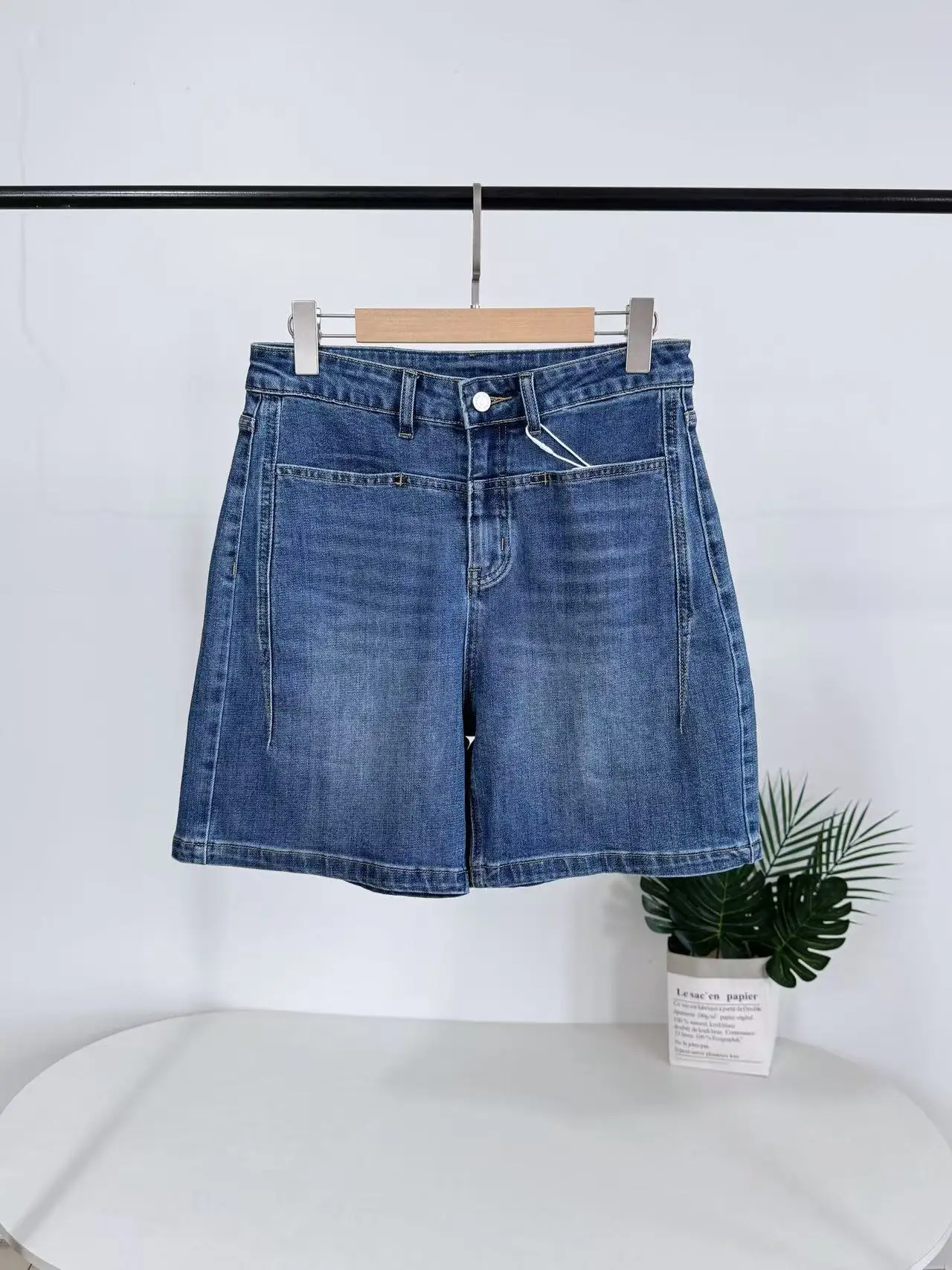 Джинсы женские летние с высокой талией, свободные, прямые, повседневные, комфортные, с эффектом похудения, джинсовые шорты-бриджи
Джинсы женские летние с высокой талией, свободные, прямые, повседневные, комфортные, с эффектом похудения, джинсовые шорты-бриджи