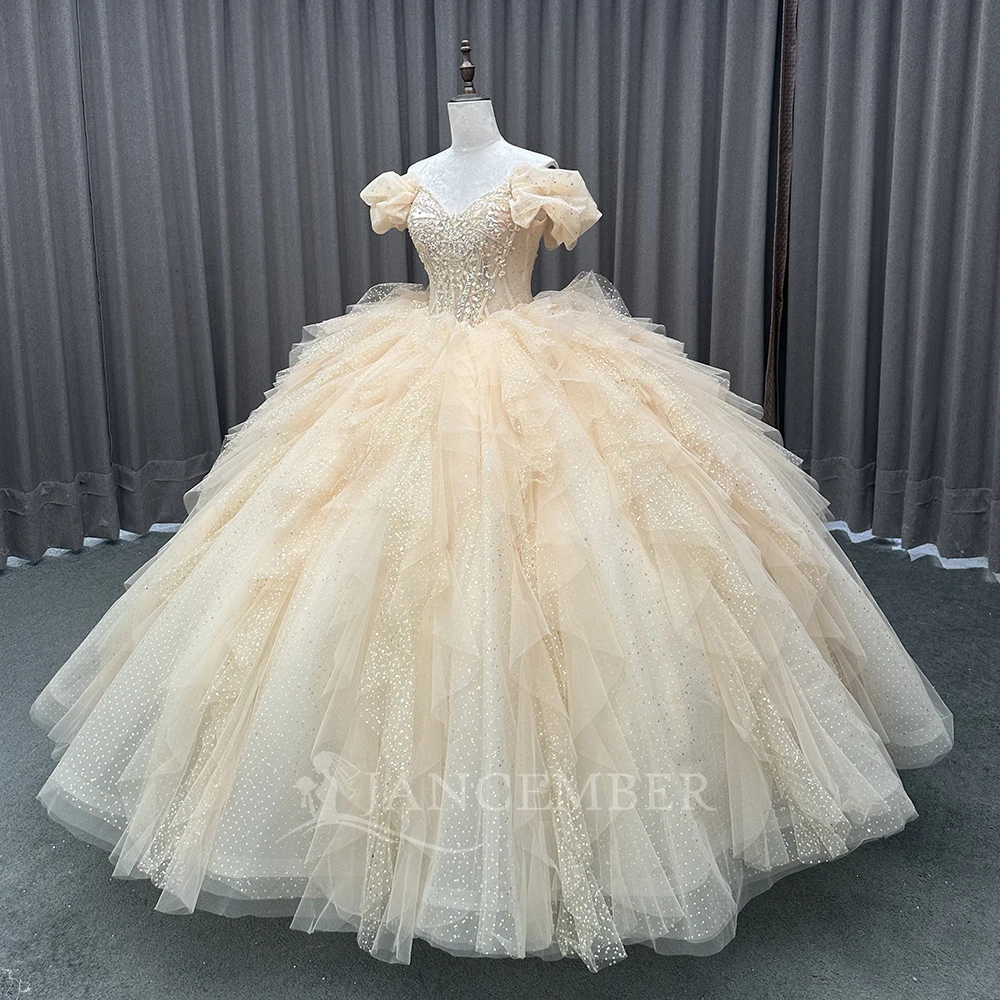 champagne Charro Quinceanera Dresses Ball Gown Sequins Short Sleeves Appliques Sweet 16 Dresses 15 Anos Customized LSMC55
champagne Charro Quinceanera Dresses Ball Gown Sequins Short Sleeves Appliques Sweet 16 Dresses 15 Anos Customized LSMC55