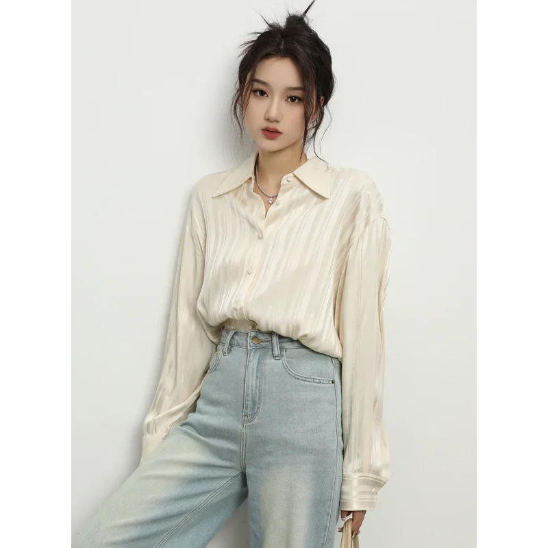 Осенний новый дизайн, жаккардовая повседневная новая солнцезащитная универсальная свободная полосатая рубашка для женщин
Осенний новый дизайн, жаккардовая повседневная новая солнцезащитная универсальная свободная полосатая рубашка для женщин