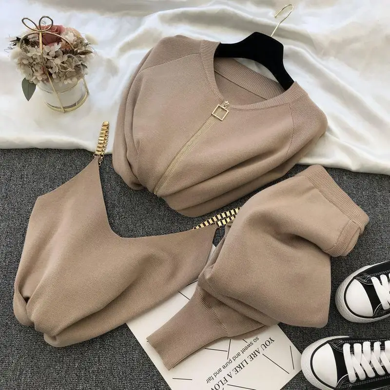 2023 spring and autumn fashion ladies new Korean style temperament chain vest knitted jacket elastic pants three-piece female
2023 spring and autumn fashion ladies new Korean style temperament chain vest knitted jacket elastic pants three-piece female