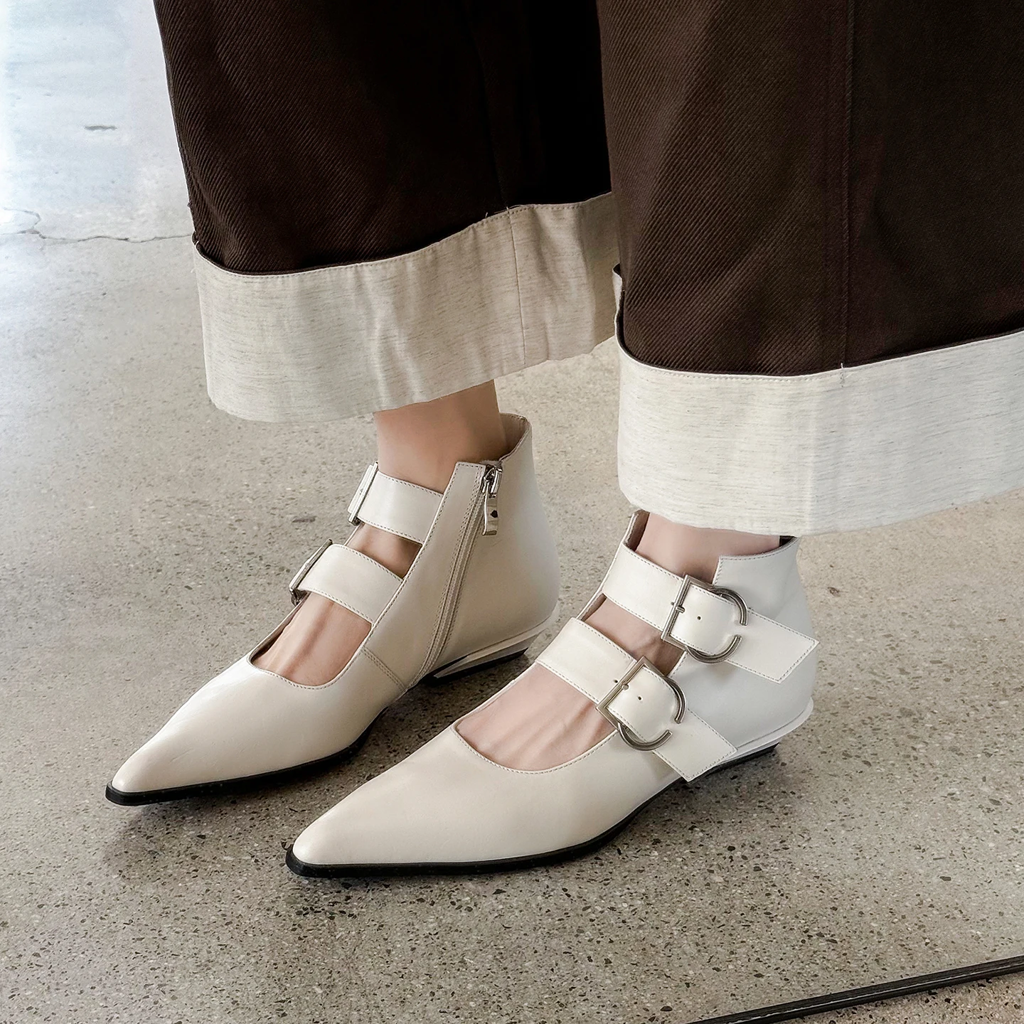 Cow Leather Pointed Toe Mid Calf Roman Ankle Boots New Chunky Heel Women‘s Shoes Buckle Strap Summer Vintage Sandals
Cow Leather Pointed Toe Mid Calf Roman Ankle Boots New Chunky Heel Women‘s Shoes Buckle Strap Summer Vintage Sandals