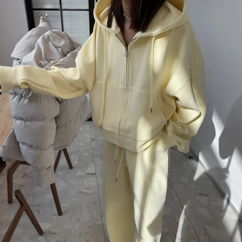 2026 Autumn and Winter New Street Style Loose Hooded Zipper Sweatshirt and Casual Sports Pants Two-piece Set for Women
2026 Autumn and Winter New Street Style Loose Hooded Zipper Sweatshirt and Casual Sports Pants Two-piece Set for Women