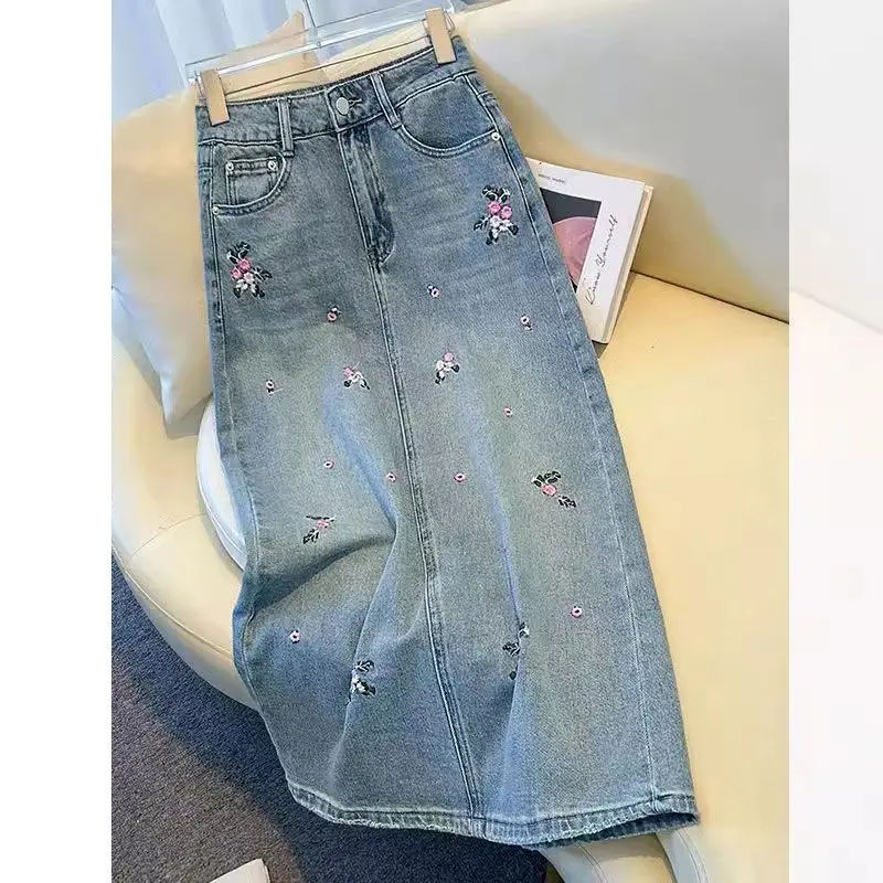 Large Size Women's Clothing New High Waist Split Flower Embroidered Denim Skirt
Large Size Women's Clothing New High Waist Split Flower Embroidered Denim Skirt