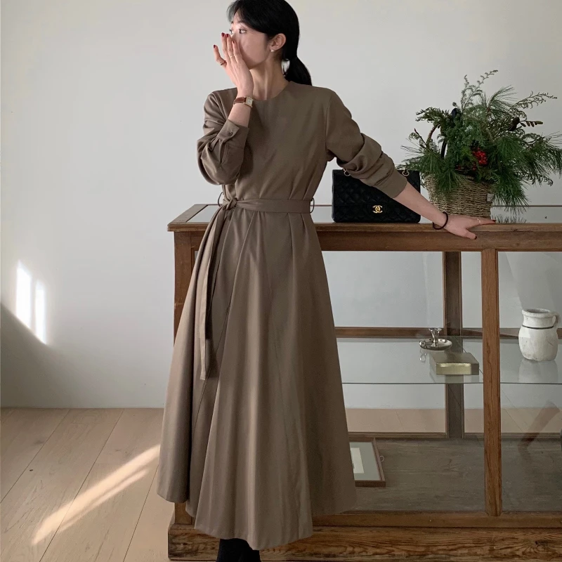 SuperAen 2024 Spring New Korea Retro Style Round Neck High Waist Solid Color Long Sleeved Dress
SuperAen 2024 Spring New Korea Retro Style Round Neck High Waist Solid Color Long Sleeved Dress