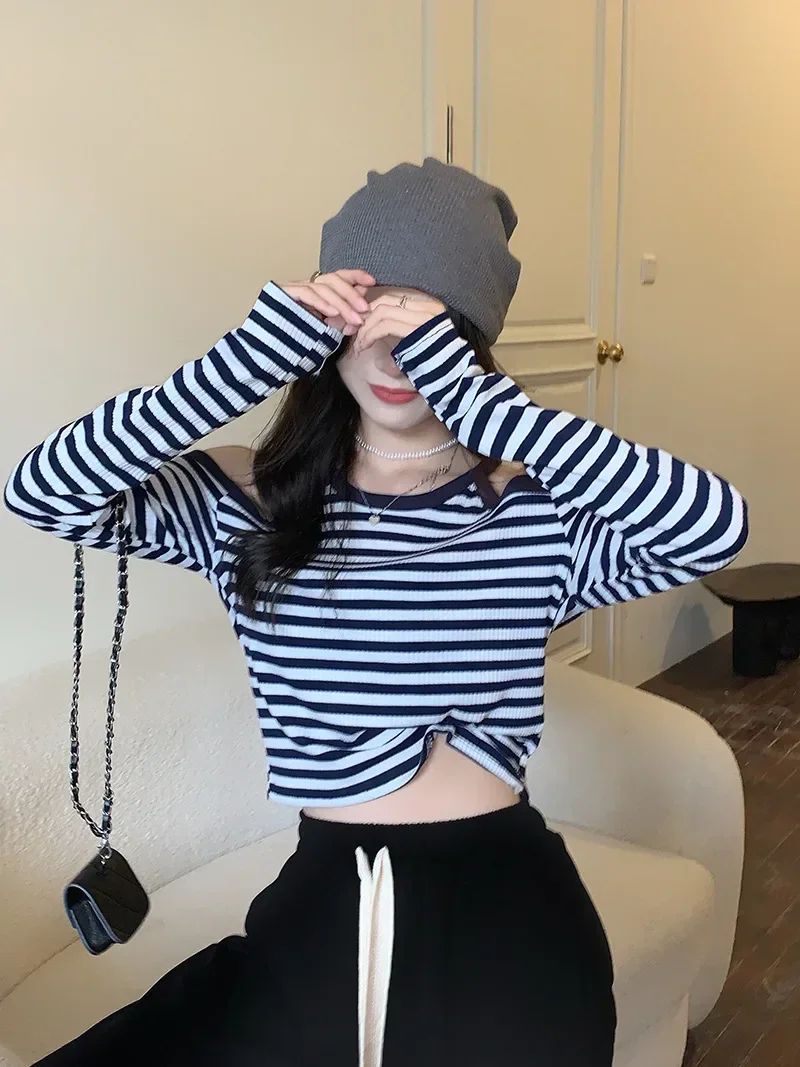 Полосатая футболка женская облегающая короткая рубашка с длинными рукавами
Полосатая футболка женская облегающая короткая рубашка с длинными рукавами