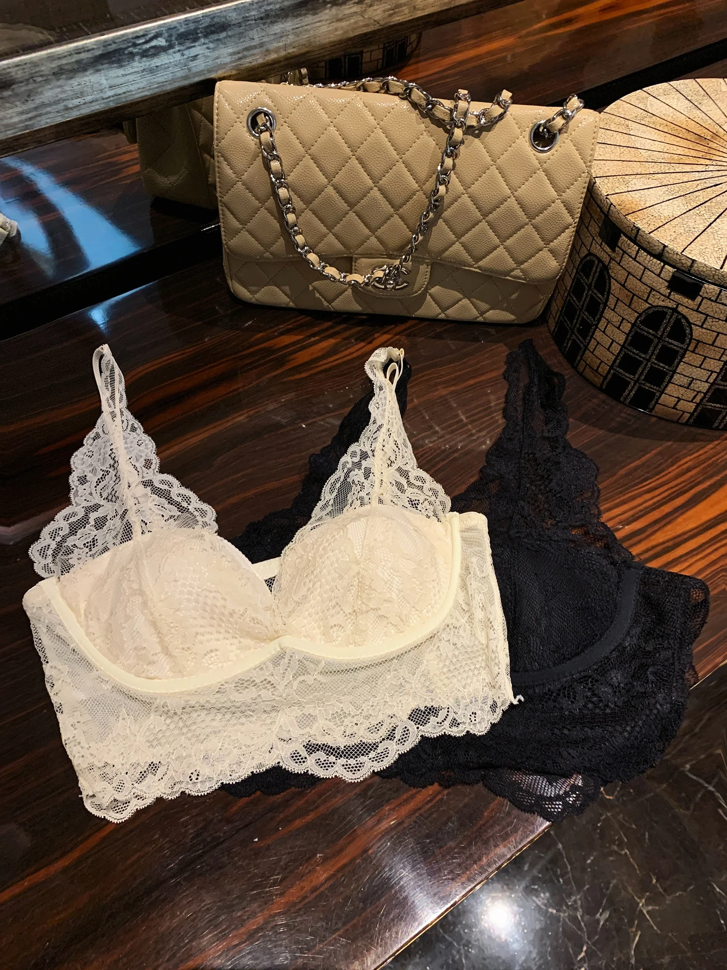 Комплект женского кружевного нижнего белья Chunyu Sle Pure Desire: сексуальный базовый слой с изысканными деталями, премиум-качество
Комплект женского кружевного нижнего белья Chunyu Sle Pure Desire: сексуальный базовый слой с изысканными деталями, премиум-качество