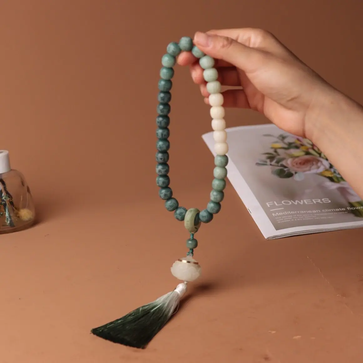 Gradient Green Cyan White Bodhi Root 108 Loose Beads DIY Six Syllable Mantra Lotus Bracelet for Men Women Gifts
Gradient Green Cyan White Bodhi Root 108 Loose Beads DIY Six Syllable Mantra Lotus Bracelet for Men Women Gifts
