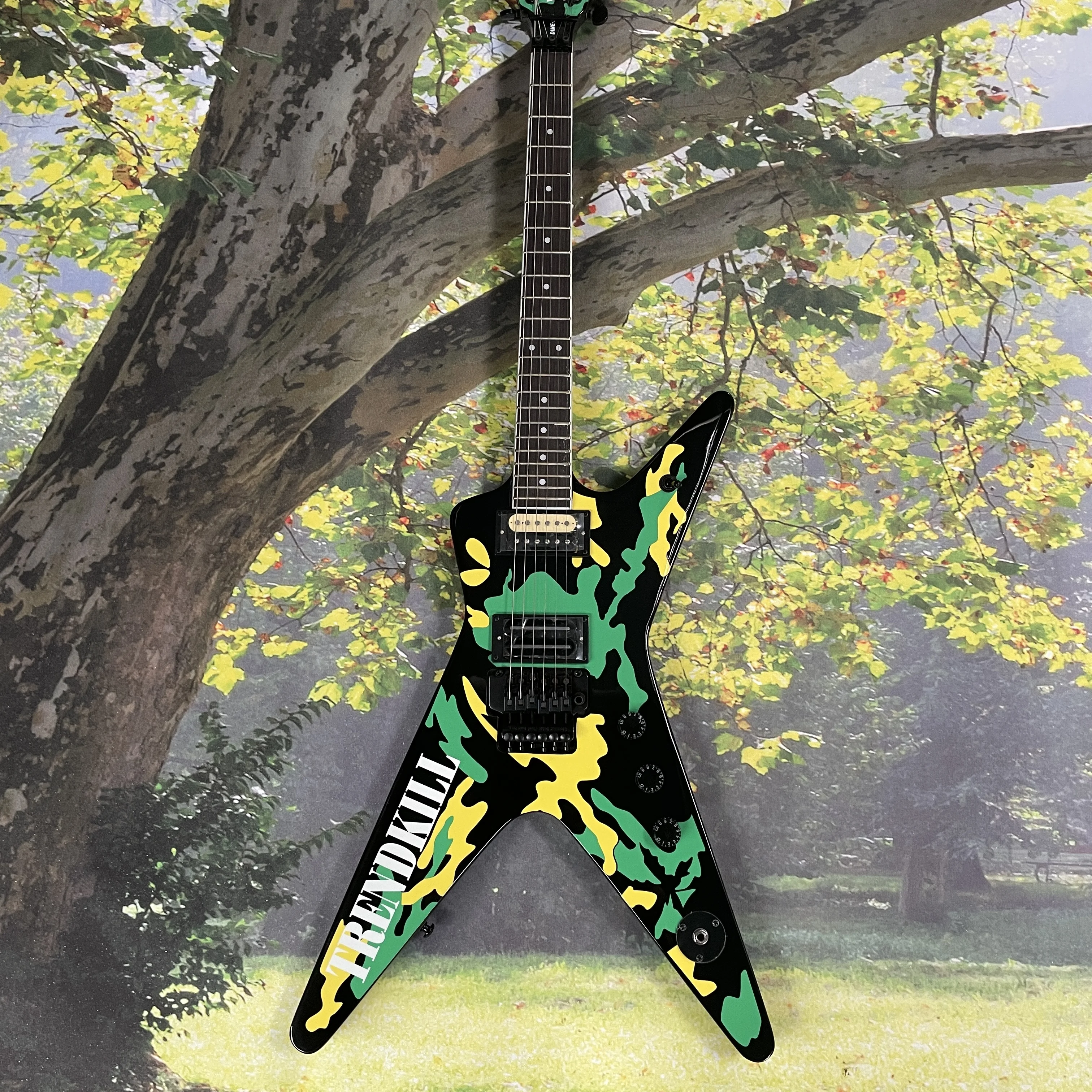 Camouflage 6-string electric guitar, double-coil pickup guitars, 22-fret speed-playing electric guitarra
Camouflage 6-string electric guitar, double-coil pickup guitars, 22-fret speed-playing electric guitarra