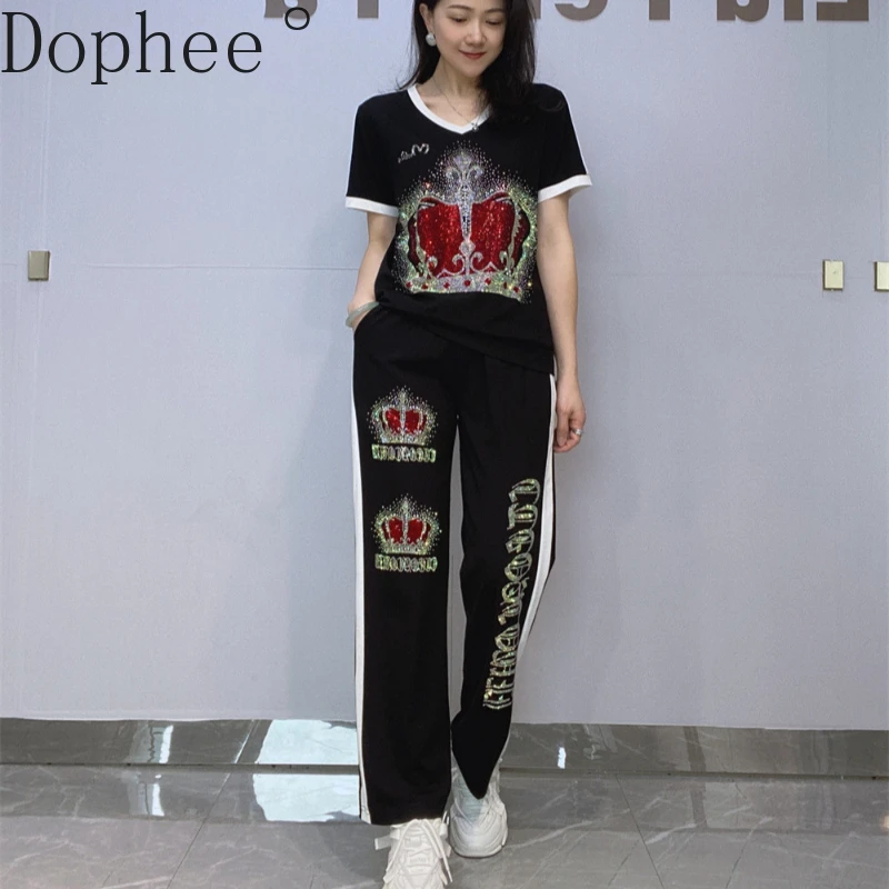 2025 New Fashion Summer Women Two-piece Set Crown Hot Drilling V-neck Short Sleeve T-shirt Top+Casual Loose Straight Pants Suit
2025 New Fashion Summer Women Two-piece Set Crown Hot Drilling V-neck Short Sleeve T-shirt Top+Casual Loose Straight Pants Suit