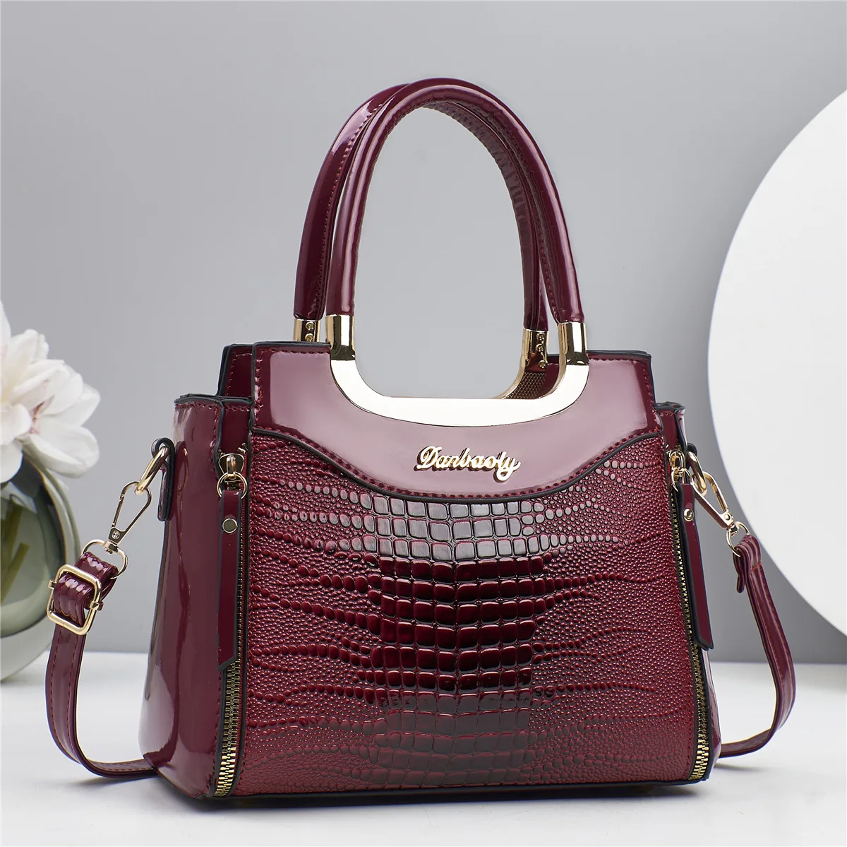 Luxury Brand Designer Women'S Crossbody Bag Classic Retro Handbag Large Capacity Casual Crossbody Bag Commuting Tote Bag Women
Luxury Brand Designer Women'S Crossbody Bag Classic Retro Handbag Large Capacity Casual Crossbody Bag Commuting Tote Bag Women