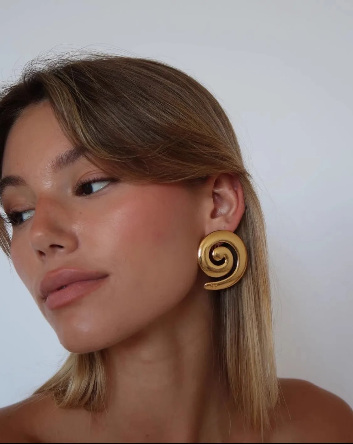 Miranda Stainless Steel Metal Spiral Big Stud Earrings Water Resistant Personalized Geometric Attractive Versatile Jewelry Gift
Miranda Stainless Steel Metal Spiral Big Stud Earrings Water Resistant Personalized Geometric Attractive Versatile Jewelry Gift