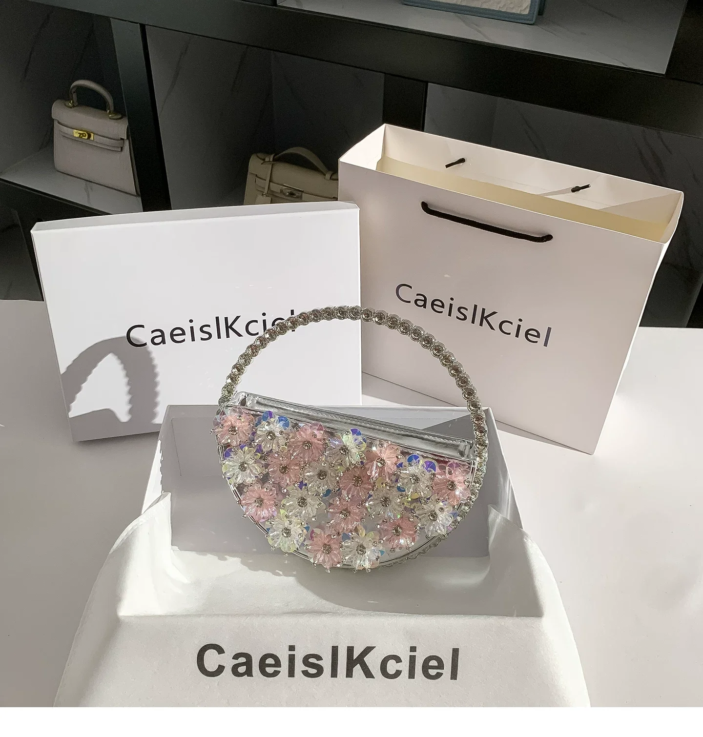 Transparent Acrylic Floral Evening Bag Crystal Diamond Circular Bag Textured PU Women Handbag Wedding Party Clutch Purse
Transparent Acrylic Floral Evening Bag Crystal Diamond Circular Bag Textured PU Women Handbag Wedding Party Clutch Purse