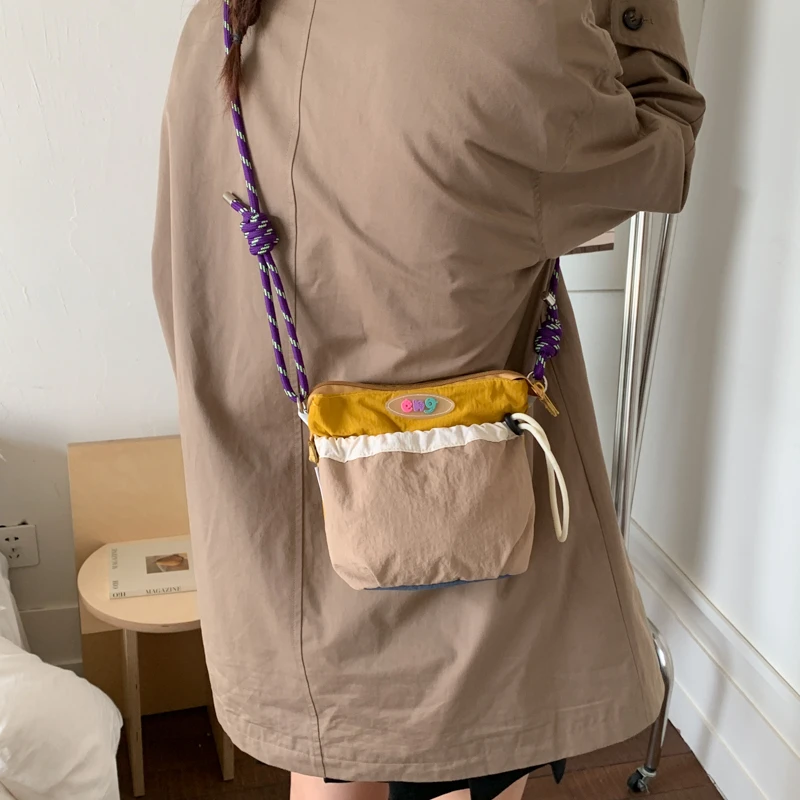 Высококачественные модные нейлоновые сумки через плечо для женщин 2026 года: легкие, однотонные, стильные, с элегантным дизайном
Высококачественные модные нейлоновые сумки через плечо для женщин 2026 года: легкие, однотонные, стильные, с элегантным дизайном