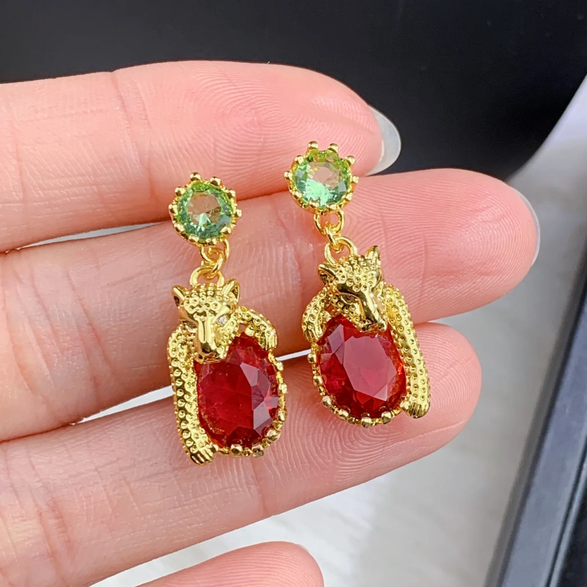 Medieval Vintage Red Diamond Leopard Earrings Lady Grils Gifts Women Luxury Fine Jewelry 925 Sterling Silver Free Shipping
Medieval Vintage Red Diamond Leopard Earrings Lady Grils Gifts Women Luxury Fine Jewelry 925 Sterling Silver Free Shipping