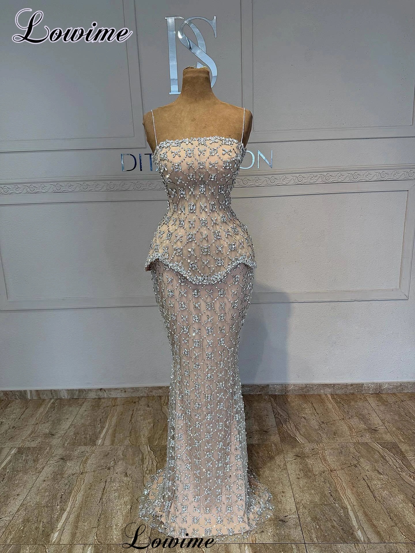 Full Crystals Evening Dresses Luxury Sparkly Spaghetti Prom Dresses Grand Party Dresses Coutures robes de soirée Customized
Full Crystals Evening Dresses Luxury Sparkly Spaghetti Prom Dresses Grand Party Dresses Coutures robes de soirée Customized