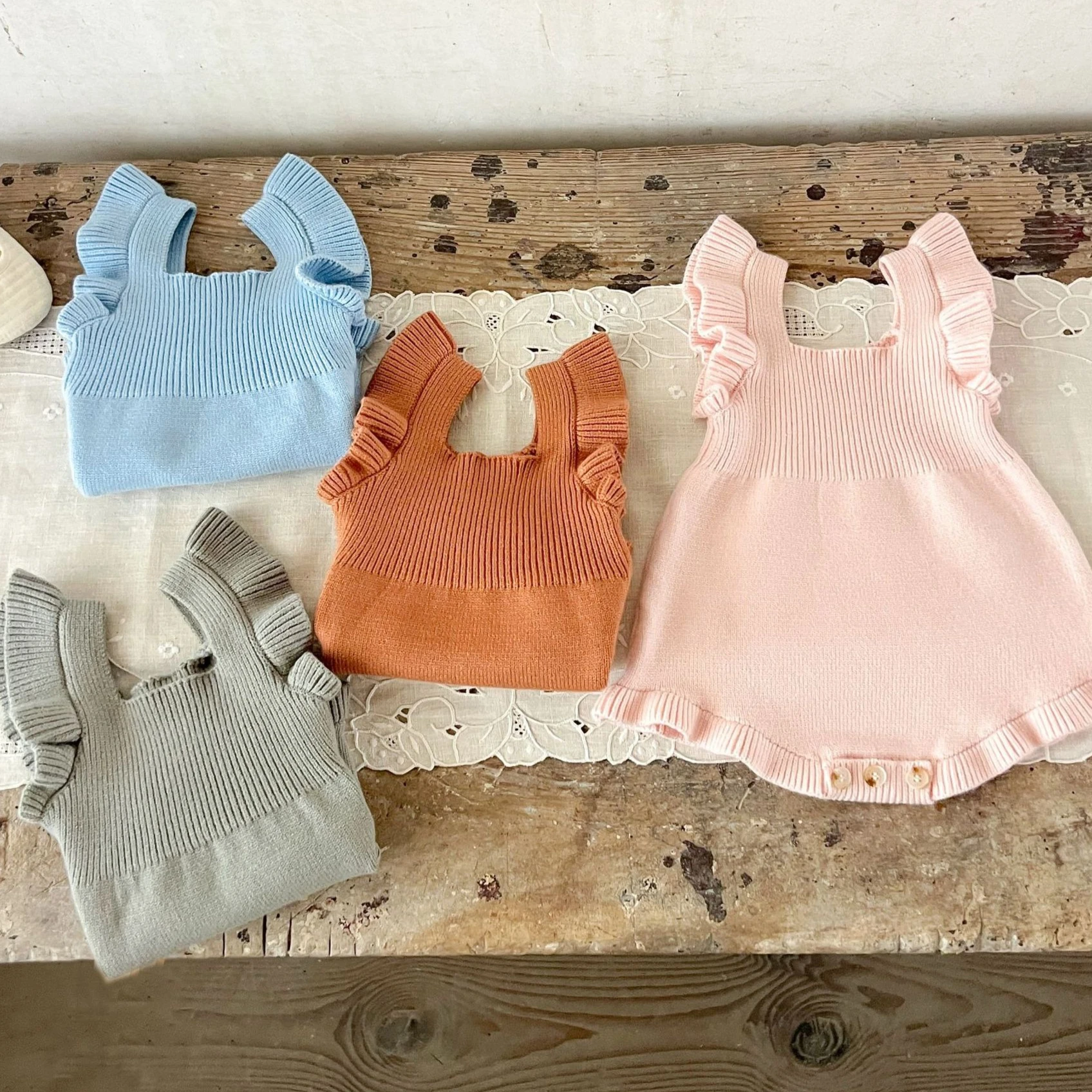 Комбинезон 2022, осенне-зимняя новая детская одежда для девочек, однотонные теплые вязаные подтяжки в иностранном стиле, повседневные, простые
Комбинезон 2022, осенне-зимняя новая детская одежда для девочек, однотонные теплые вязаные подтяжки в иностранном стиле, повседневные, простые