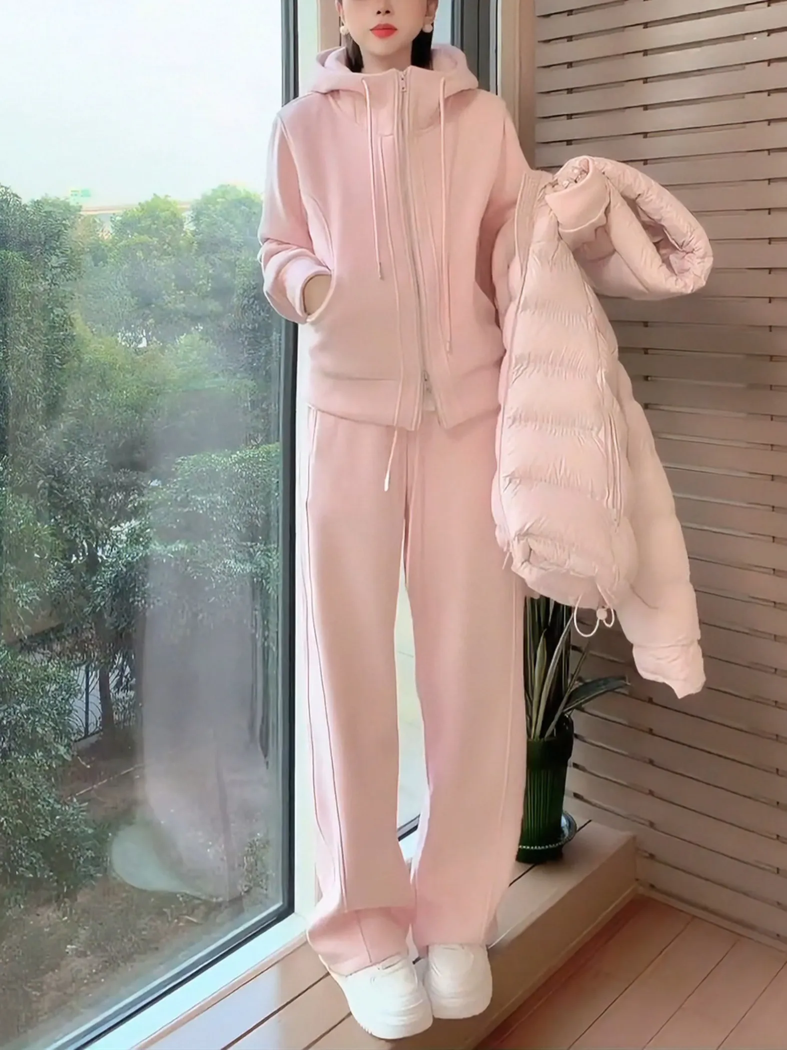 Sweet Gentle Casual Sportswear Set Women's Spring Anti-Aging Stylish Pink Jacket Top Wide Leg Pants Two-Piece Set
Sweet Gentle Casual Sportswear Set Women's Spring Anti-Aging Stylish Pink Jacket Top Wide Leg Pants Two-Piece Set