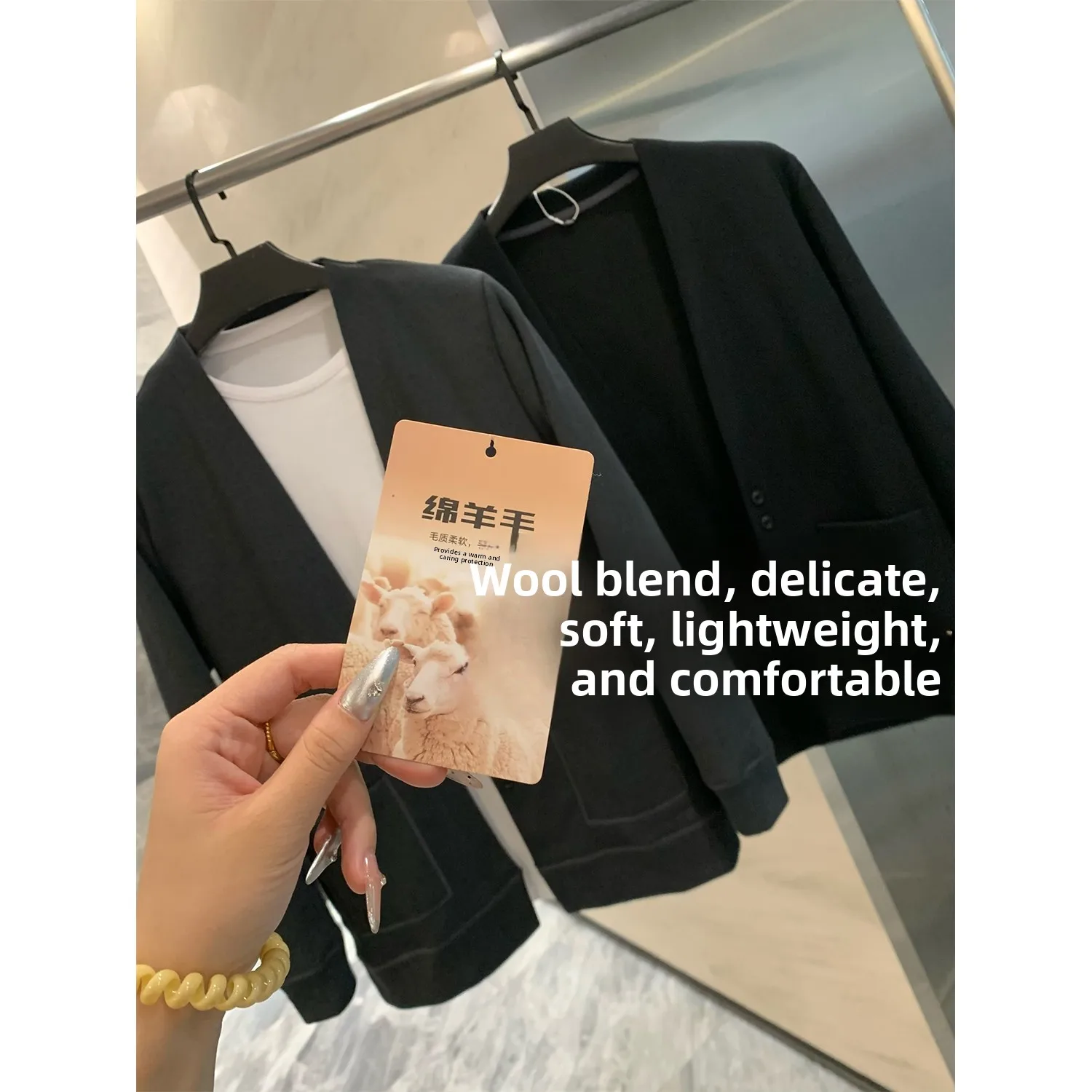 Мягкий вязаный кардиган с V-образным вырезом и объемной текстурой для молодежи, мужской повседневный свитер с длинными рукавами
Мягкий вязаный кардиган с V-образным вырезом и объемной текстурой для молодежи, мужской повседневный свитер с длинными рукавами