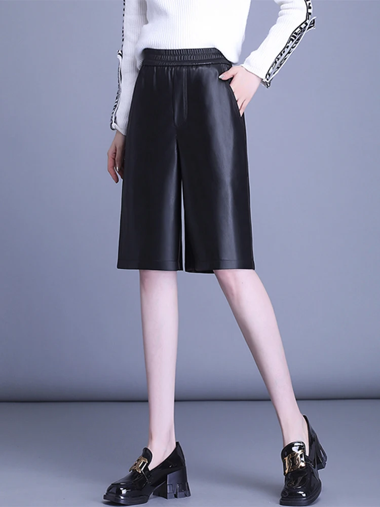 2025 Autumn/Winter New Leather Pants Women High Waist and Slim Commuting Temperament Straight Leg Five quarter Pants
2025 Autumn/Winter New Leather Pants Women High Waist and Slim Commuting Temperament Straight Leg Five quarter Pants
