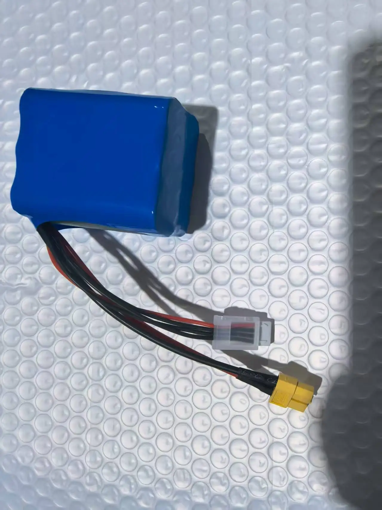 3S 11.1V 5000mah 10C rate lithium-ion battery, suitable for drones/helicopters/model aircraft/remote control cars
3S 11.1V 5000mah 10C rate lithium-ion battery, suitable for drones/helicopters/model aircraft/remote control cars