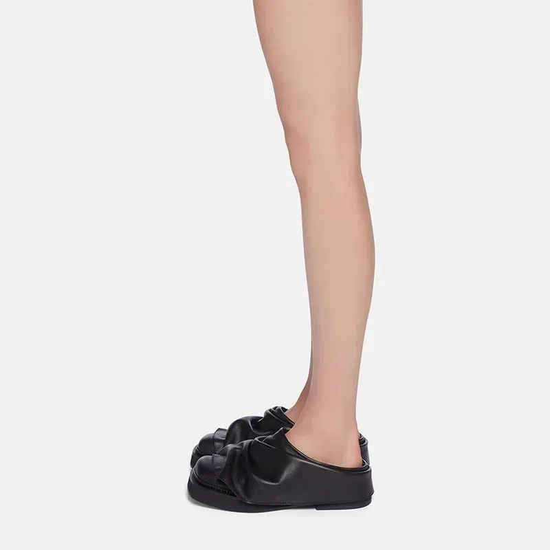European and American Women's Casual Sponge Cake Thick Soled Versatile Flat Slippers with Toe Caps and Suede Pleated Sandals
European and American Women's Casual Sponge Cake Thick Soled Versatile Flat Slippers with Toe Caps and Suede Pleated Sandals