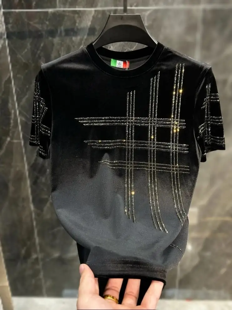 Модная золотистая бархатная футболка с коротким рукавом и круглым вырезом, удобная, повседневная, универсальная, мужская, весенне-летняя, трендовая, малого размера.
Модная золотистая бархатная футболка с коротким рукавом и круглым вырезом, удобная, повседневная, универсальная, мужская, весенне-летняя, трендовая, малого размера.