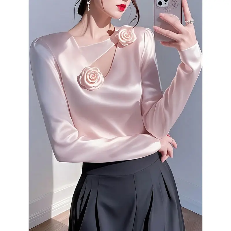 Bright Line Decoration Floral Satin Blouse Ladies 2025 New Spring Elegant Hollow Out Long Sleeve Shirts Skew Collar Top Tee
Bright Line Decoration Floral Satin Blouse Ladies 2025 New Spring Elegant Hollow Out Long Sleeve Shirts Skew Collar Top Tee