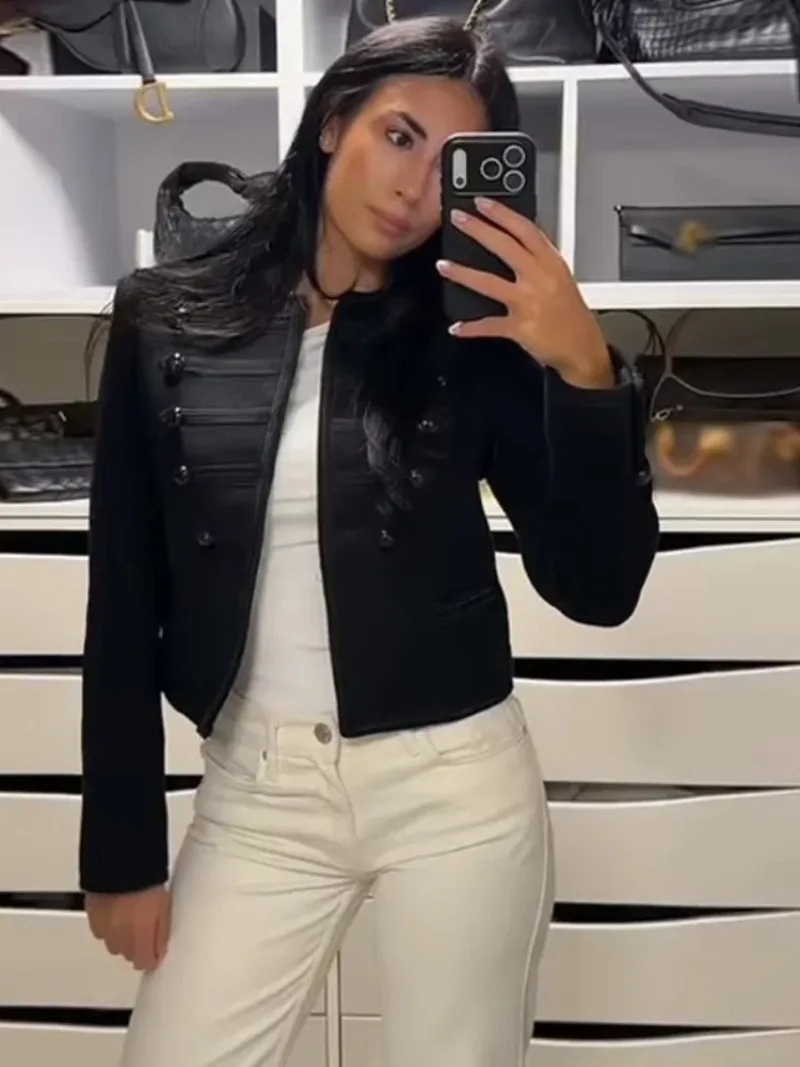 Модная черная укороченная куртка для женщин, элегантное пальто с круглым вырезом, длинными рукавами, двубортное, весна 2026, шикарная женская верхняя одежда для уличного стиля
Модная черная укороченная куртка для женщин, элегантное пальто с круглым вырезом, длинными рукавами, двубортное, весна 2026, шикарная женская верхняя одежда для уличного стиля