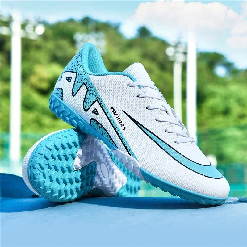 Men's Soccer Shoes Low-top Non-slip Training Lawn Sports Women's TF Soccer Shoes Youth Outdoor Breathable Sports Shoes
Men's Soccer Shoes Low-top Non-slip Training Lawn Sports Women's TF Soccer Shoes Youth Outdoor Breathable Sports Shoes