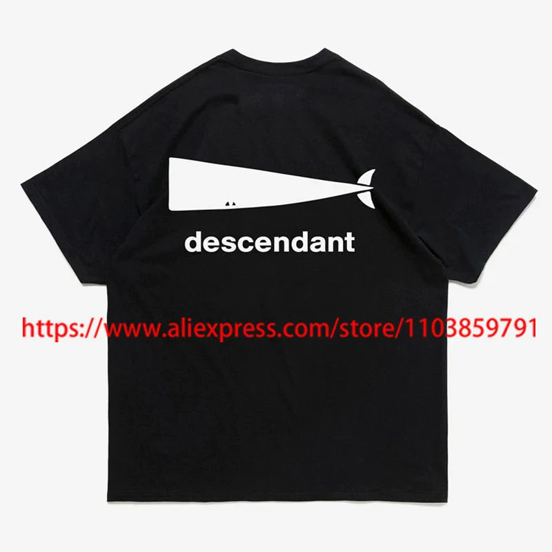 Новая футболка DESCENDANTD, японская высококачественная 100% хлопок, дышащая, быстросохнущая, повседневная, для пары, топы с принтом логотипа и короткими рукавами
Новая футболка DESCENDANTD, японская высококачественная 100% хлопок, дышащая, быстросохнущая, повседневная, для пары, топы с принтом логотипа и короткими рукавами