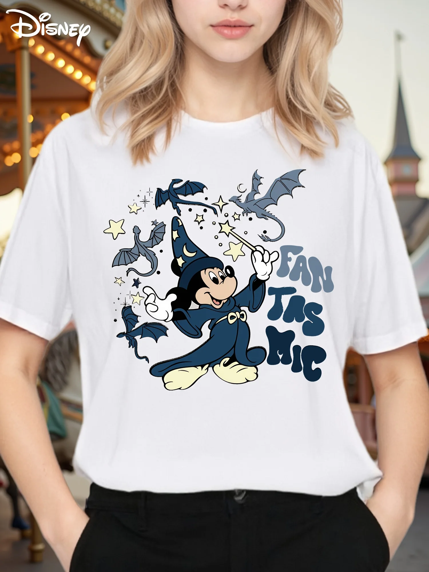 Женская футболка с рисунком Микки Магика Диснея — 100% комфортный крой с коротким рукавом, волшебный Микки Летающий с метлой
Женская футболка с рисунком Микки Магика Диснея — 100% комфортный крой с коротким рукавом, волшебный Микки Летающий с метлой
