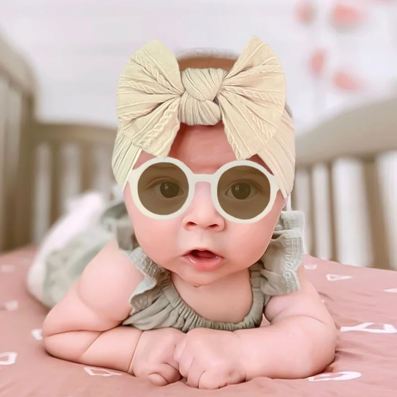 2Pcs/Set Children Solid Color Cotton Bowknot Wide Hairband Round Sunglasses Set Baby Girls Sunglasses Kids Hair Accessories
2Pcs/Set Children Solid Color Cotton Bowknot Wide Hairband Round Sunglasses Set Baby Girls Sunglasses Kids Hair Accessories