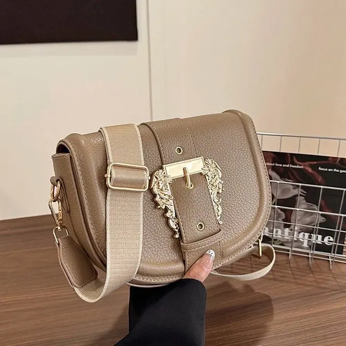 2026 New Women Saddle Bag Woven Tassel Wide Strap Retro Shoulder Crossbody Purse
2026 New Women Saddle Bag Woven Tassel Wide Strap Retro Shoulder Crossbody Purse