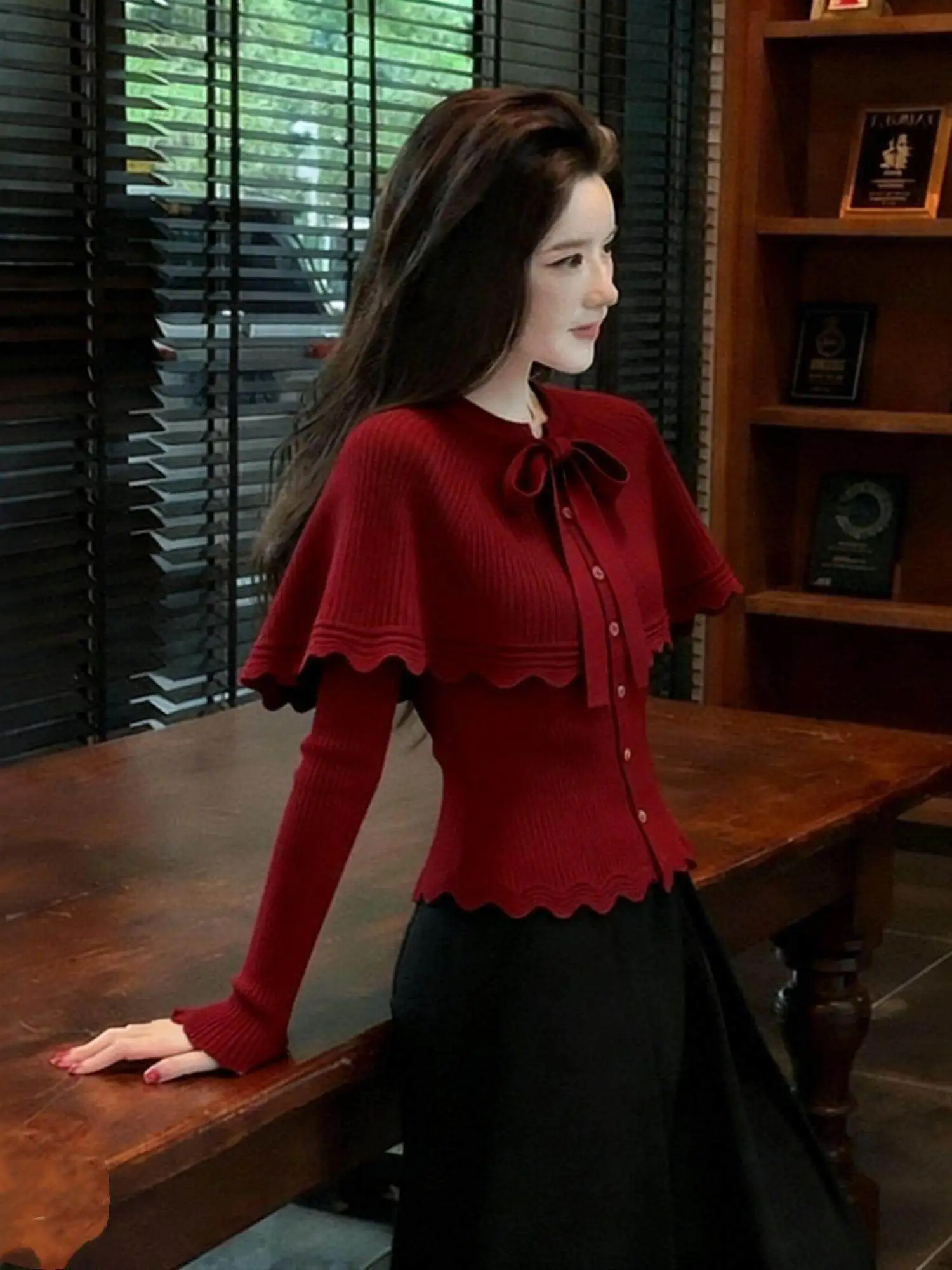 Весна 2026: Модный красный свитер-пальто с бантом и длинными рукавами для женщин – универсальный, уникальный, теплый, дышащий вязаный топ для повседневной носки
Весна 2026: Модный красный свитер-пальто с бантом и длинными рукавами для женщин – универсальный, уникальный, теплый, дышащий вязаный топ для повседневной носки