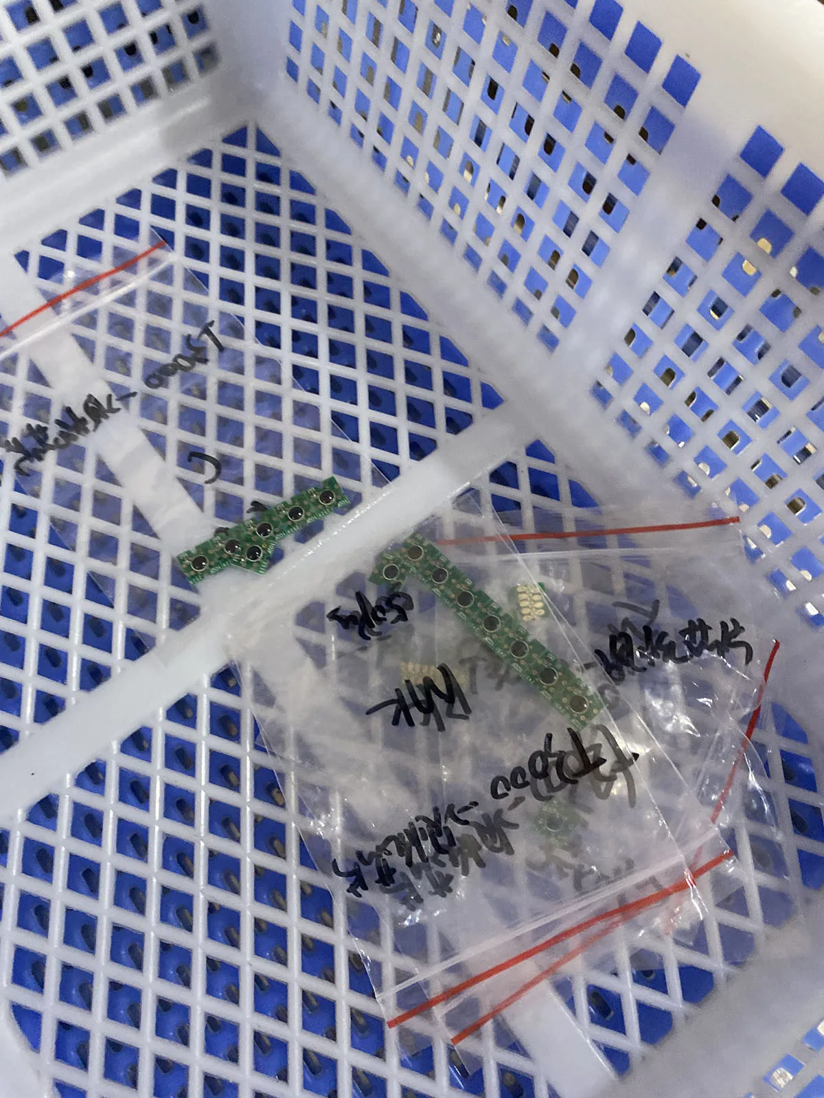 Чип картриджа T6941-T6945 для принтера Epson SureColor T3000 T5000 T7000 T3070 T5070 T7070 T3200 T5200 T7200 T3270 T5270 T7270
Чип картриджа T6941-T6945 для принтера Epson SureColor T3000 T5000 T7000 T3070 T5070 T7070 T3200 T5200 T7200 T3270 T5270 T7270