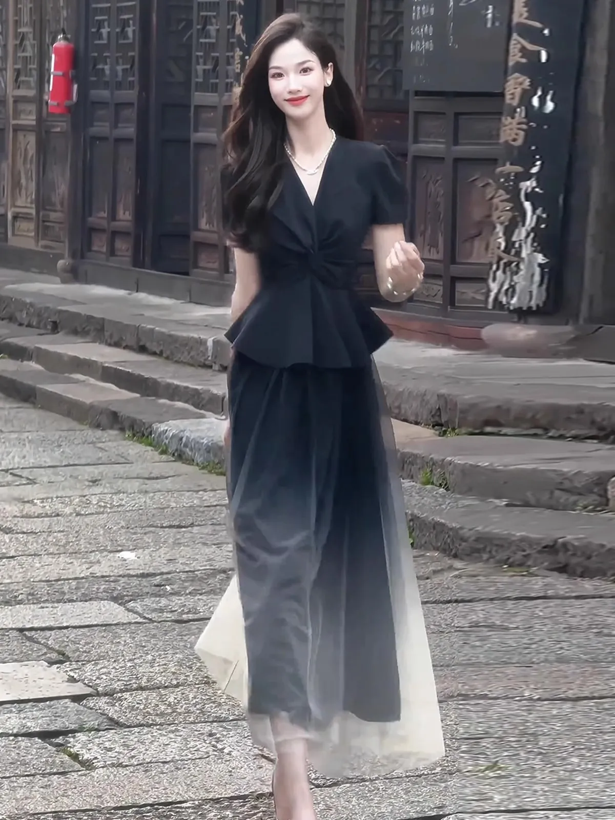 Elegant Black Gradient Skirt And Top Set Salt Series Light Maturity Style Summer New Arrival Fashionable Women's Outfit
Elegant Black Gradient Skirt And Top Set Salt Series Light Maturity Style Summer New Arrival Fashionable Women's Outfit