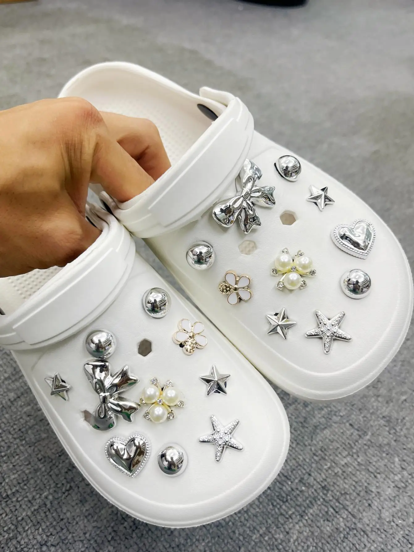 20 pieces/set garden shoes Shoe flower accessories Removable electroplated bow shoe flower, shoe accessories for Crocs beach sho
20 pieces/set garden shoes Shoe flower accessories Removable electroplated bow shoe flower, shoe accessories for Crocs beach sho