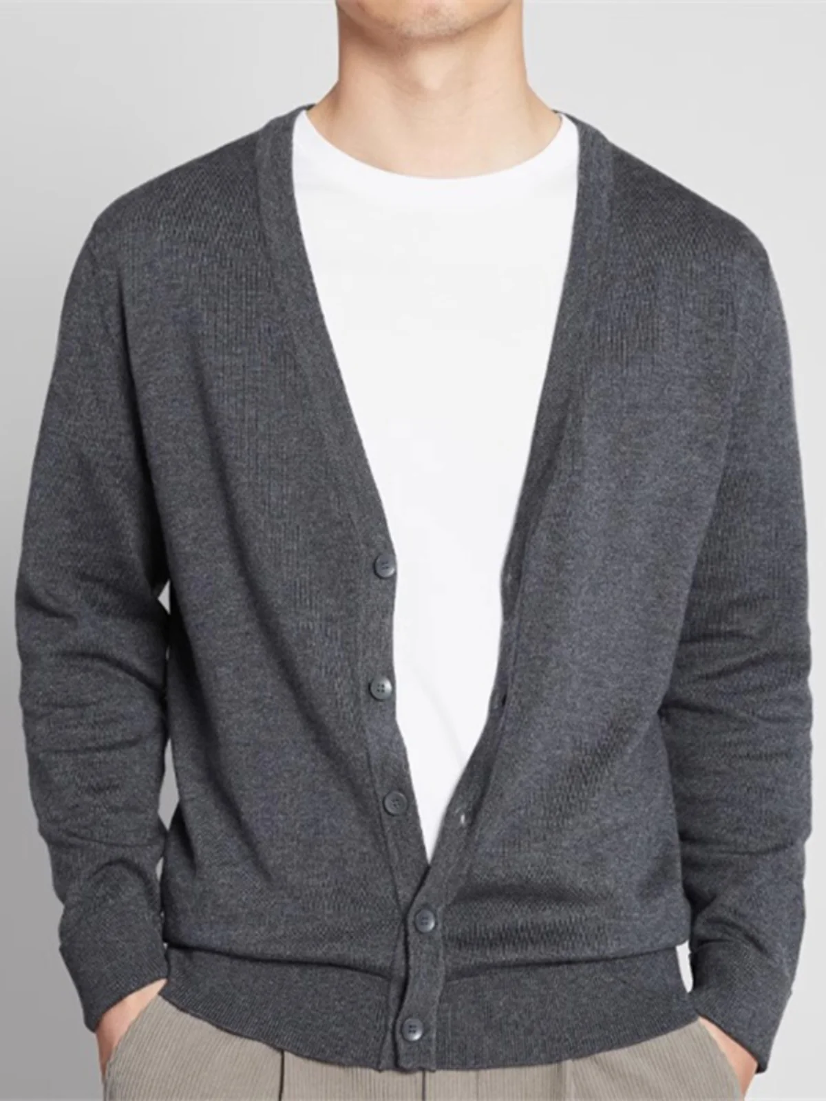 Мужской тонкий вязаный кардиган с V-образным вырезом, повседневный, весна-осень, новый, однотонный, деловой стиль, верхняя одежда с длинным рукавом, модный городской стиль
Мужской тонкий вязаный кардиган с V-образным вырезом, повседневный, весна-осень, новый, однотонный, деловой стиль, верхняя одежда с длинным рукавом, модный городской стиль
