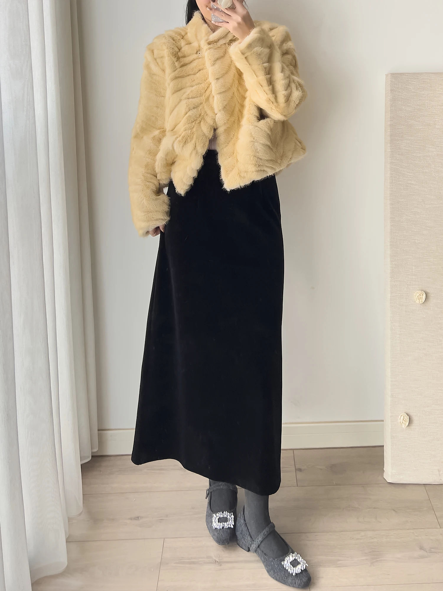 Юбка-миди из бархата с высокой талией, ретро-стиль, высокое качество, А-силуэт, универсальная, с эффектом похудения, для осени и зимы, женская
Юбка-миди из бархата с высокой талией, ретро-стиль, высокое качество, А-силуэт, универсальная, с эффектом похудения, для осени и зимы, женская