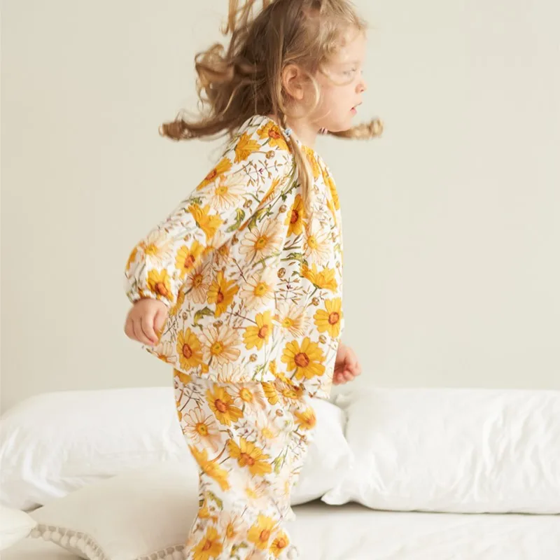 Japanese Spring/Summer Double layer Cotton Pajamas Home Clothing Baby and Children's Thin Breathable Sleepwear 2-Piece Set LF912
Japanese Spring/Summer Double layer Cotton Pajamas Home Clothing Baby and Children's Thin Breathable Sleepwear 2-Piece Set LF912