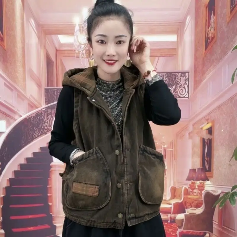 Fashionable and stylish denim vest jacket for women new winter hooded thickened warm large pocket decoration stylish vest
Fashionable and stylish denim vest jacket for women new winter hooded thickened warm large pocket decoration stylish vest