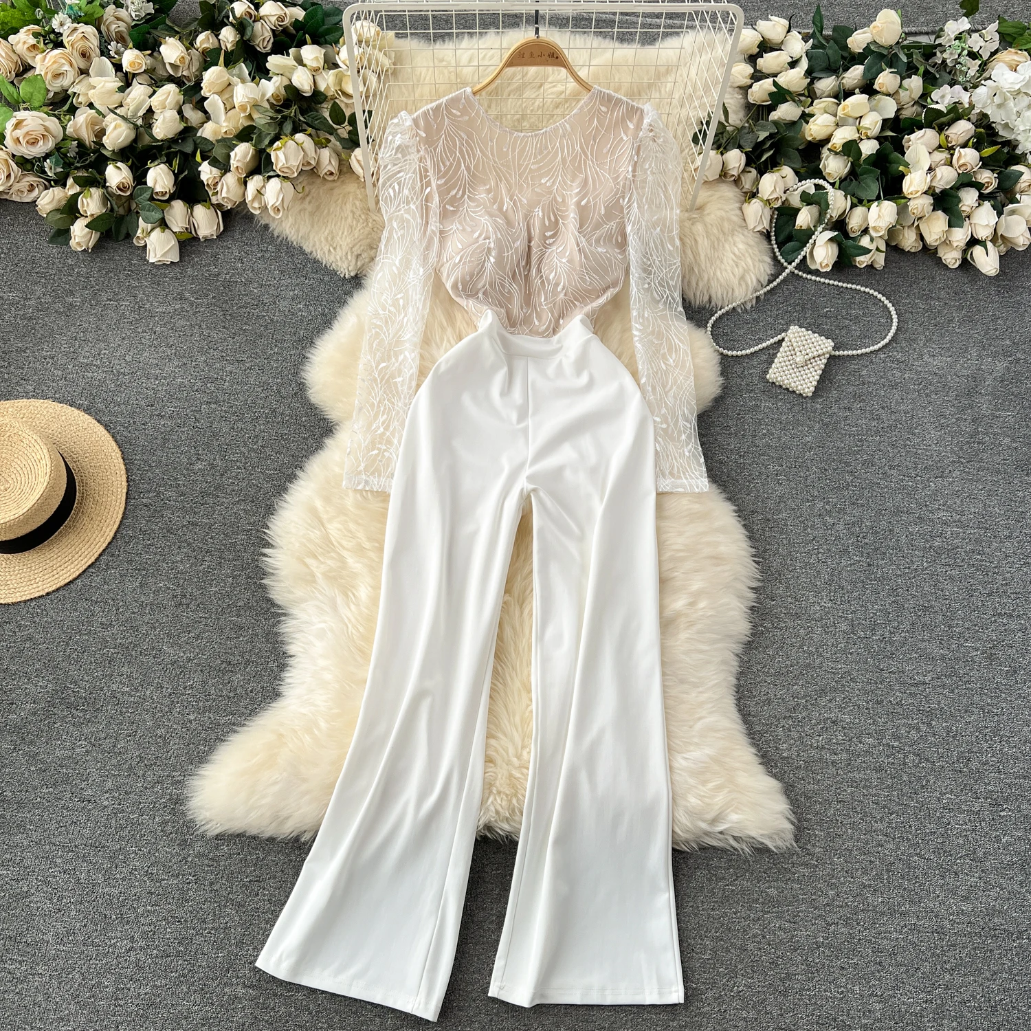 Light Luxury Elegant Women White Backless Jumpsuits Temperament O-neck Puff Long Sleeve Embroidery Female Playsuits
Light Luxury Elegant Women White Backless Jumpsuits Temperament O-neck Puff Long Sleeve Embroidery Female Playsuits