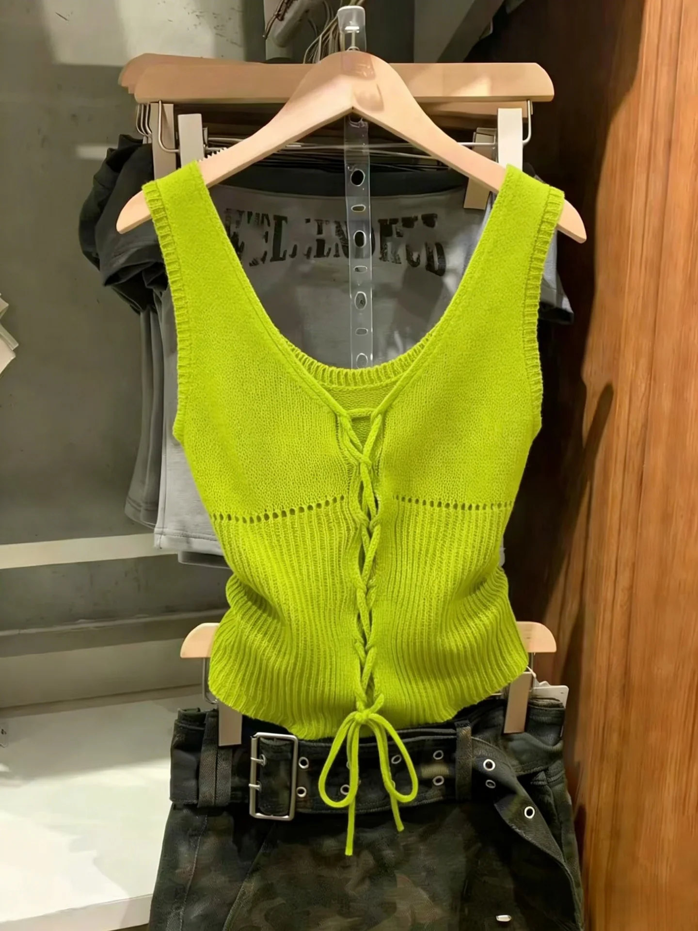 High-End Knitted Hollow out Belted Vest for Women Summer Sexy Slimming Top Holiday Style Cotton 100% Short Length Micro Stretch
High-End Knitted Hollow out Belted Vest for Women Summer Sexy Slimming Top Holiday Style Cotton 100% Short Length Micro Stretch
