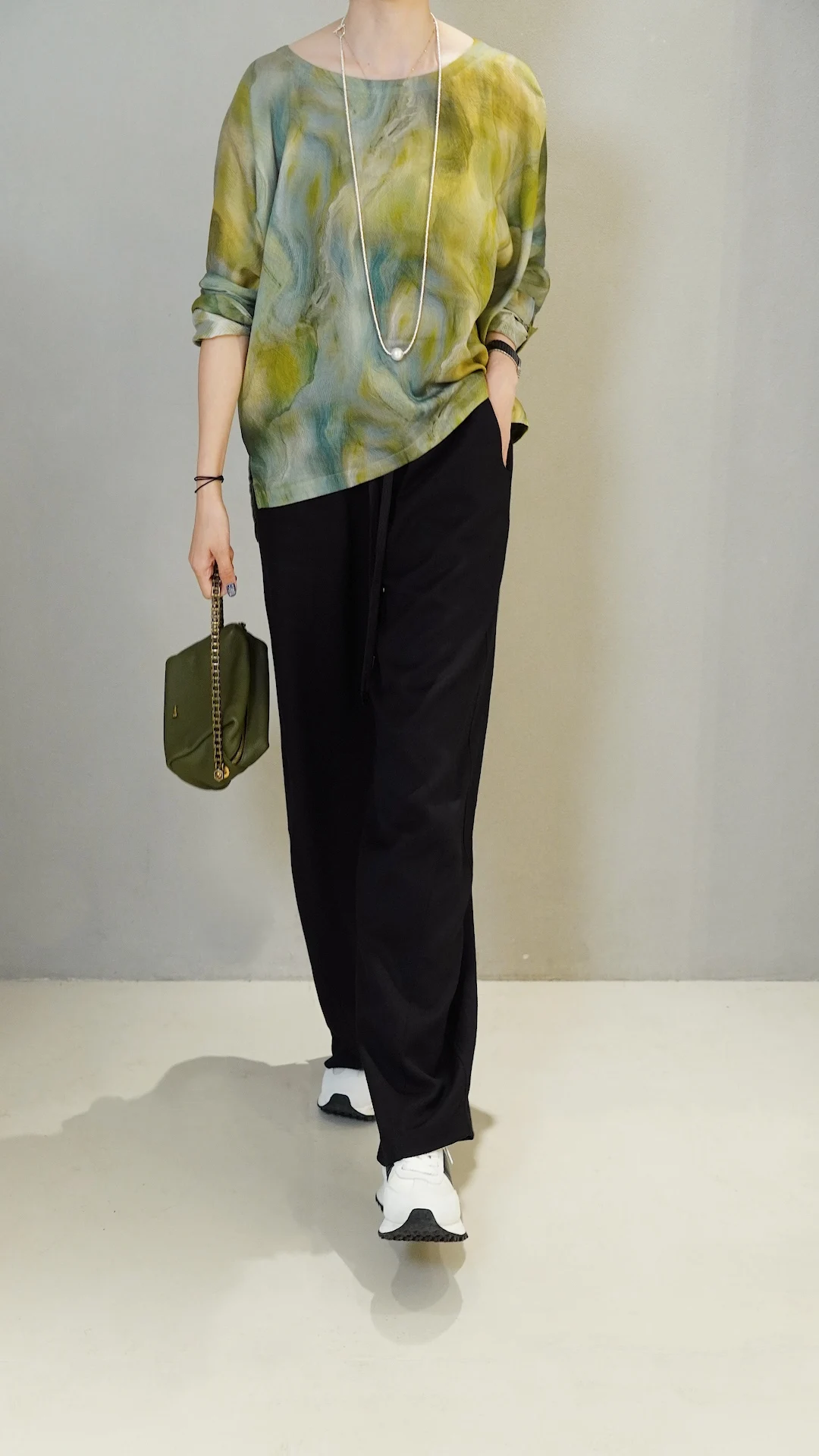 Ele круглый топ с принтом Ne, легкий драпированный дизайн, элитный женский стиль, irt, лирический, художественный, на ощупь
Ele круглый топ с принтом Ne, легкий драпированный дизайн, элитный женский стиль, irt, лирический, художественный, на ощупь