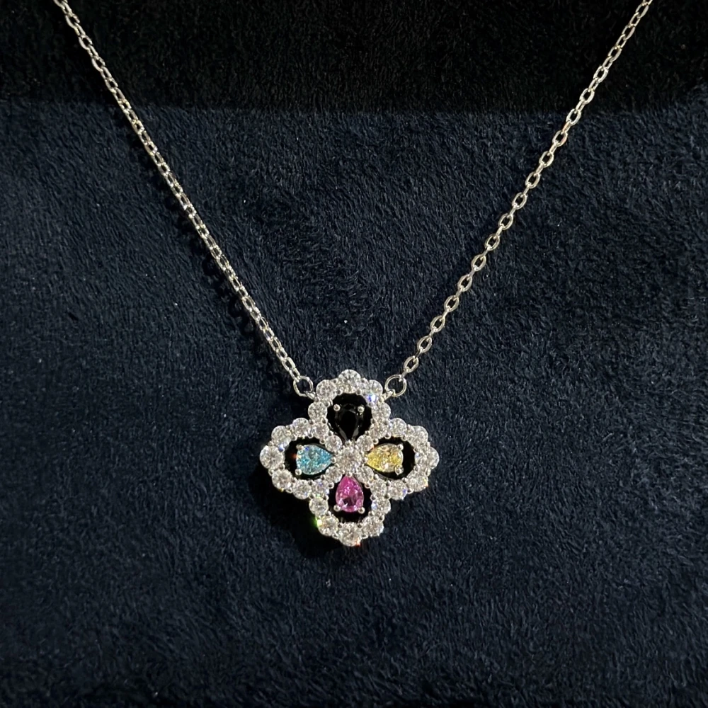 Full Body S925 Sterling Silver Hollowed Four-Leaf Clover Necklace Colored Zircon Water Drop Collar Chain High-End Jewelry
Full Body S925 Sterling Silver Hollowed Four-Leaf Clover Necklace Colored Zircon Water Drop Collar Chain High-End Jewelry