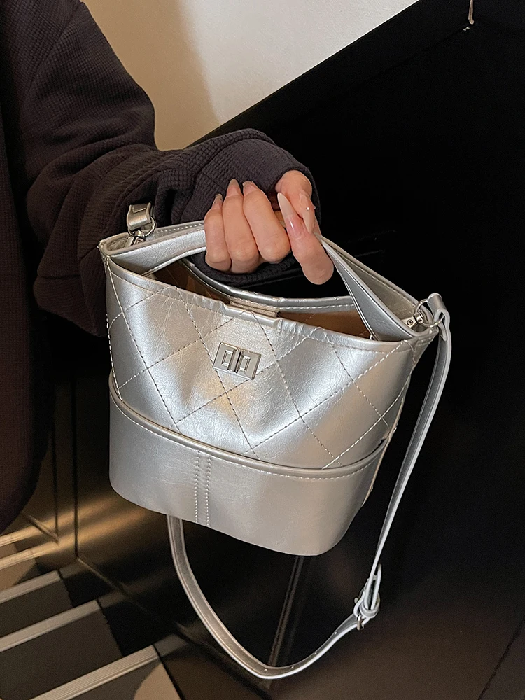 High Grade Women Geometry Handbags with Purse Vintage Shoulder Bag Mini Bucket Bag Luxury High Quality Silvery Crossbody Bag
High Grade Women Geometry Handbags with Purse Vintage Shoulder Bag Mini Bucket Bag Luxury High Quality Silvery Crossbody Bag