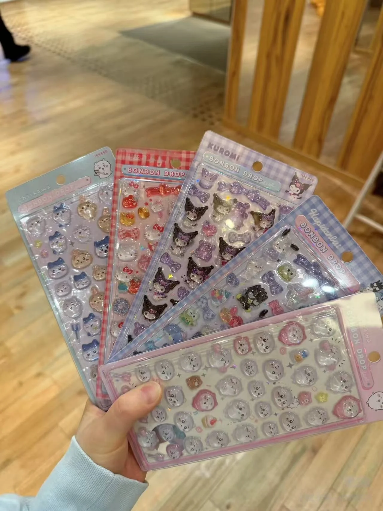 1/8 шт. Аниме-наклейки Hello Kitty, Hangyodon, Cinnamoroll, Bonbon Drop Seal Sanrio, эстетичные декоративные стикеры KT Melody
1/8 шт. Аниме-наклейки Hello Kitty, Hangyodon, Cinnamoroll, Bonbon Drop Seal Sanrio, эстетичные декоративные стикеры KT Melody