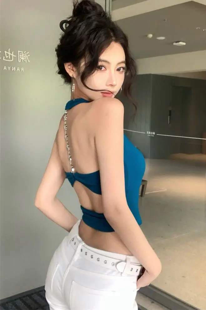 2024 Summer New Sexy Y2K Star Chain Backless Halter Cami Top Women Heavy Work Design Cute Short Crop Top Trendy Instagram Outfit
2024 Summer New Sexy Y2K Star Chain Backless Halter Cami Top Women Heavy Work Design Cute Short Crop Top Trendy Instagram Outfit