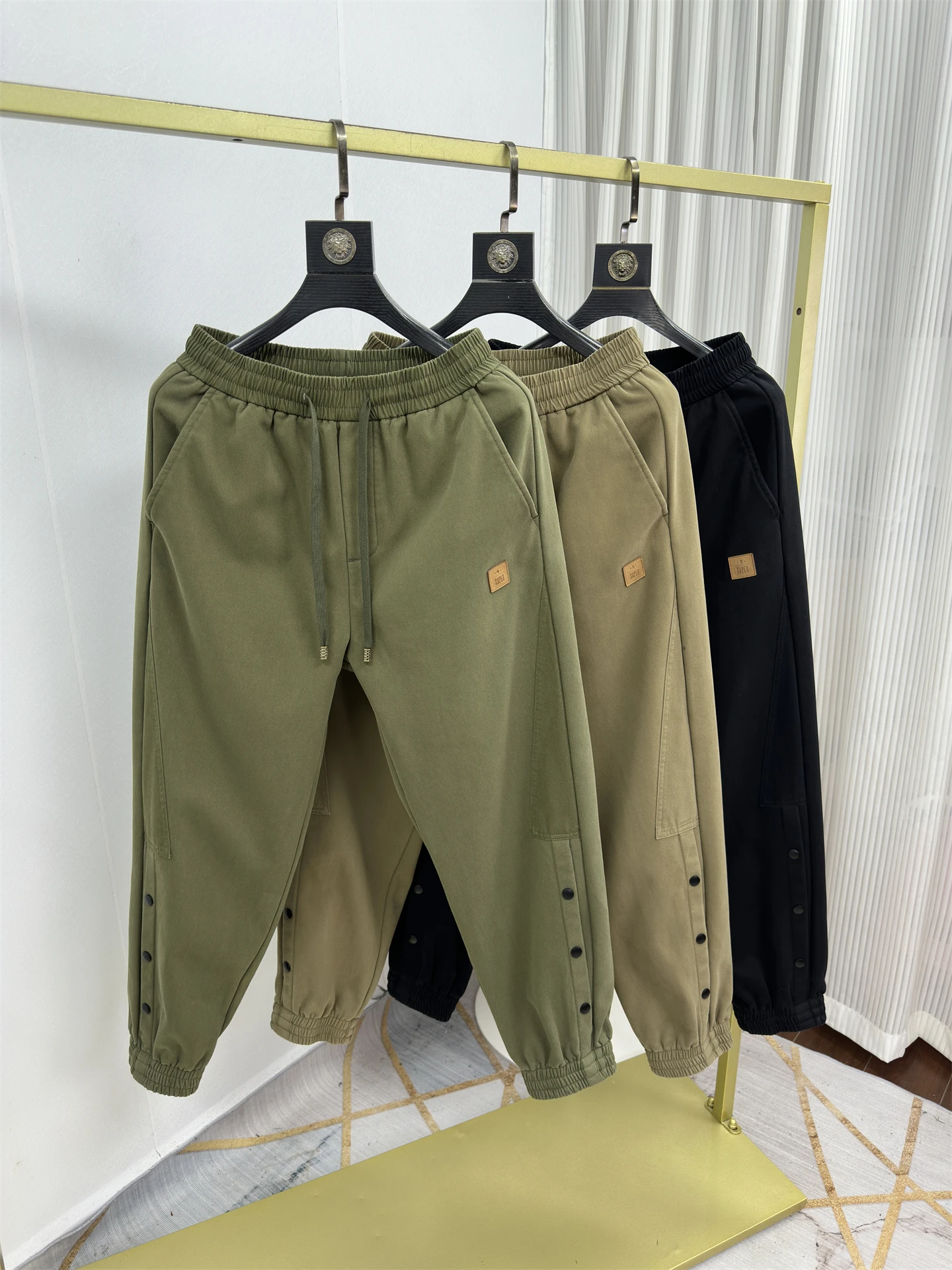 Мужские утепленные брюки на флисовой подкладке, приятные к телу, осенне-зимние, модные, повседневные, рабочие, свободного кроя, теплые, из хлопка
Мужские утепленные брюки на флисовой подкладке, приятные к телу, осенне-зимние, модные, повседневные, рабочие, свободного кроя, теплые, из хлопка